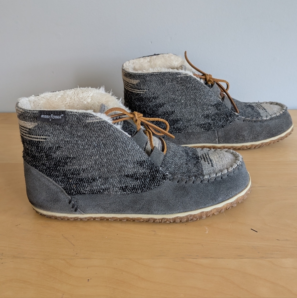 Minnetonka | Grey Suede Torrey Indoor / Outdoor Slippers, Size 11 - Picture 3 of 16